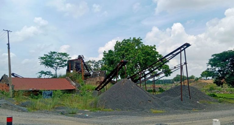 Stone crushing in Pakur Jharkhand