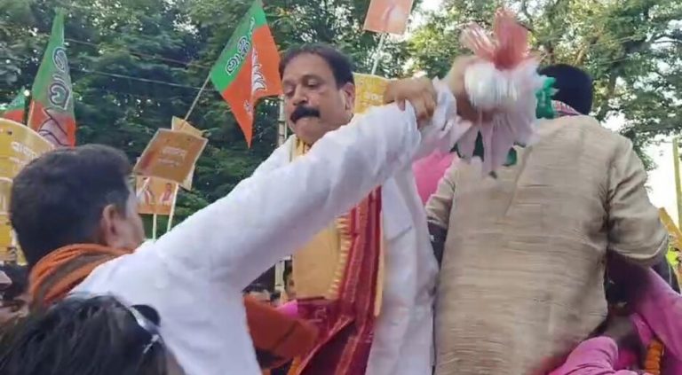 scuffle in bjp rally