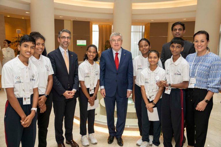ioc president with odisha students