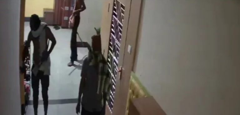 Robbers Loot apartment