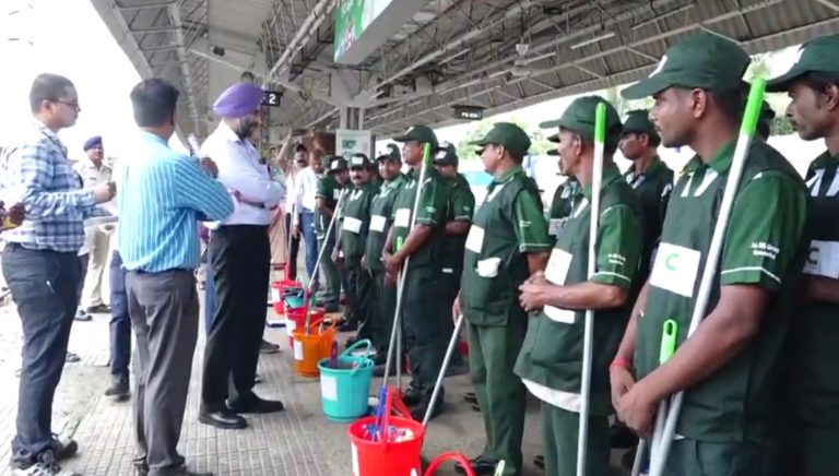 miracle cleaning of Vande Bharat