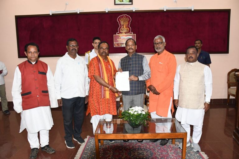 BJP Delegation Meets Odisha Governor Over ‘Suicide’ By Distressed Farmers