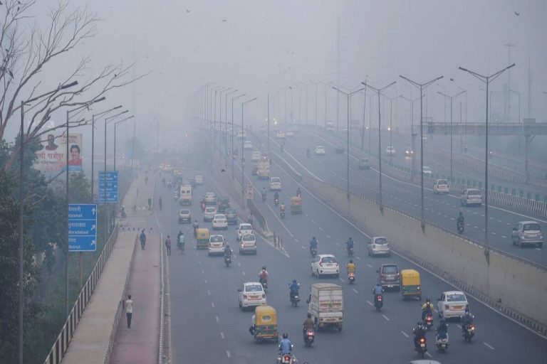 Delhi air pollution improves
