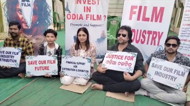 Debutant Producer Sanlisa Patel Stages Dharna To ‘Save’ Film Industry In Odisha