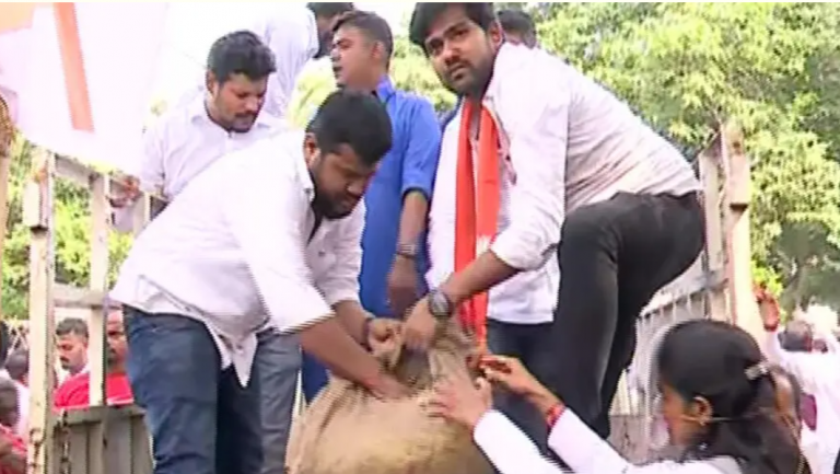 Odisha BJP Launches 5-Day Protest Against Corruption; Dumps Garbage Outside BMC Office In Bhubaneswar