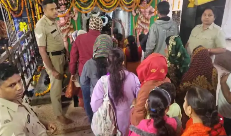 Devotees Break Open Dhabaleswar Temple Door In Odisha’s Cuttack For Darshan On Bada Osha Amid Strike By Priests