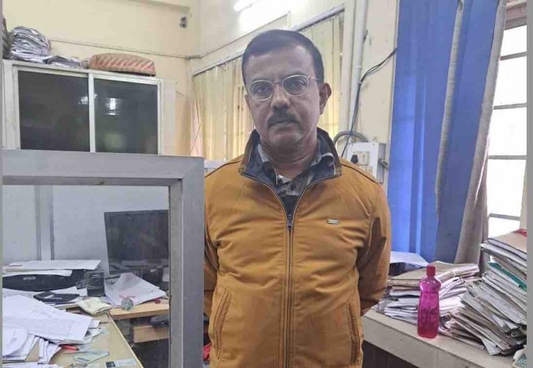 Section Officer Of Chief Engineer’s Office Nabbed Taking Bribe In Bhubaneswar
