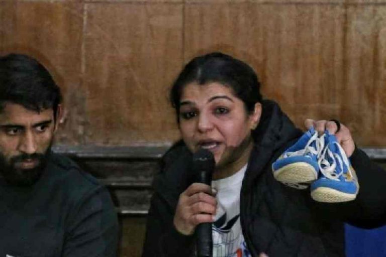 Sakshi Malik quits wrestling