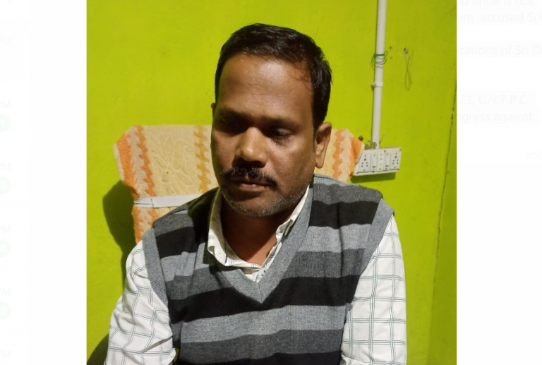 JE Caught Taking Bribe By Odisha Vigilance In Sundargarh