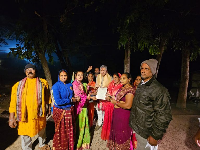 Ashwini Vaishnaw Hears Public Grievances In Odisha At Midnight; Immediate Steps Taken By Railways