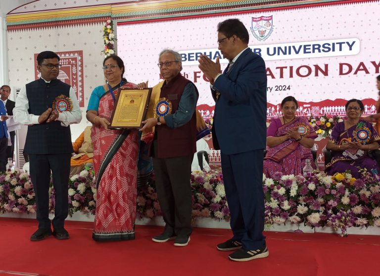 Odia Litterateur Haraprasad Das Conferred With Bhanja National Award At Berhampur University