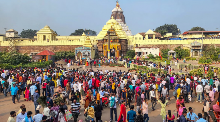 Heavy Rush At Puri Jagannath Temple On New Year; Dress Code, Ban On Pan & Polythene From Today