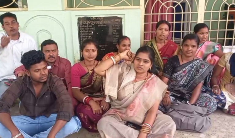 Panchayat Samiti Members Lock Up Block Office In Odisha’s Nabarangpur Alleging Irregularities