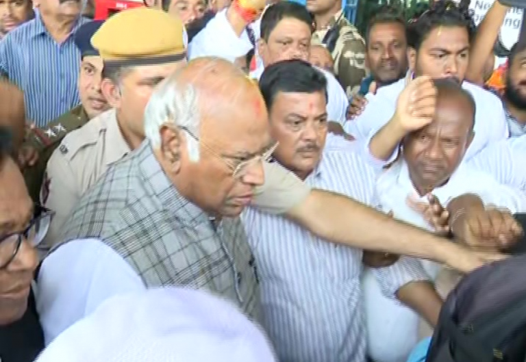 Congress President Mallikarjun Kharge Reaches Bhubaneswar For Odisha Bachao Samavesh