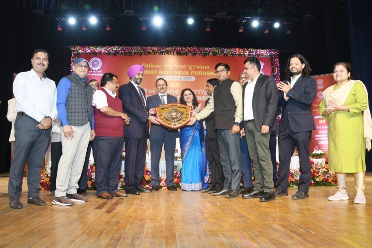 ECoR Presents ‘Vishisht Rail Seva Puraskar-2023’ To 46 Railway Employees In Bhubaneswar