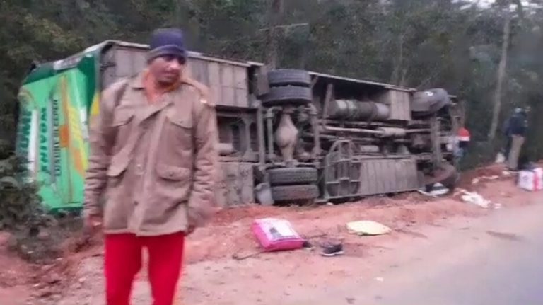 9 Injured As Bus En Route To Hirakud From Bhubaneswar Overturns In Odisha’s Sambalpur