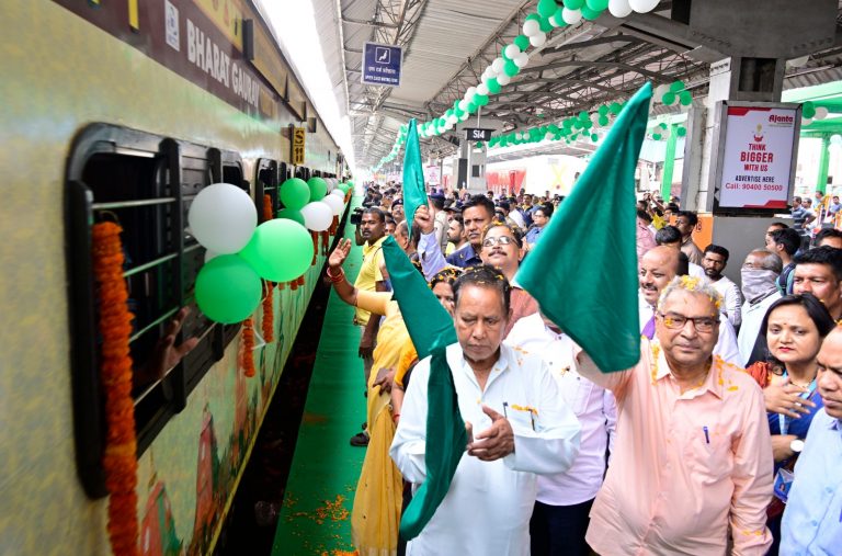 Naveen Flags Off Another Baristha Nagarika Tirtha Yatra Train From Bhubaneswar