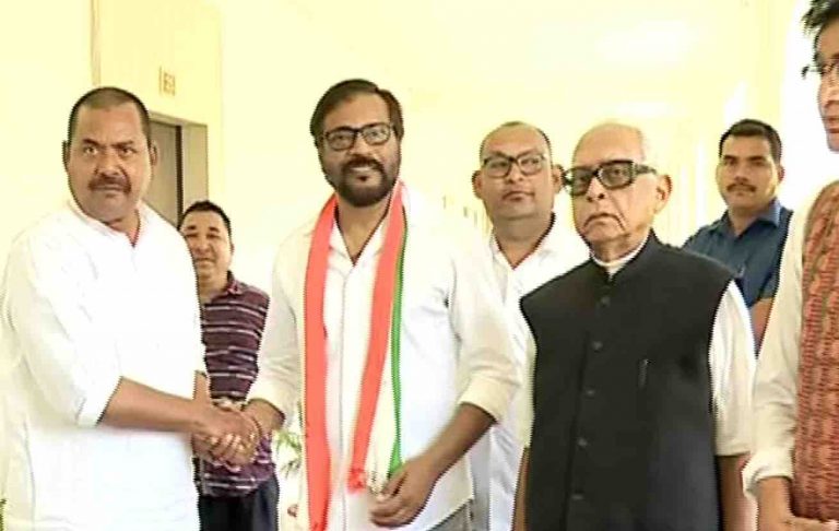 Actor Manoj Mishra Joins Congress; Keen To Address Migrant Workers Problem In Odisha