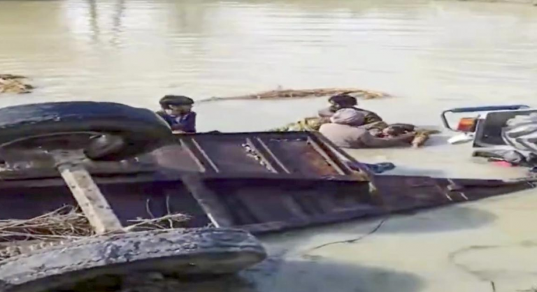 15 Killed, Several Injured As Tractor-Trolley Falls Into Pond In UP’s Kasganj