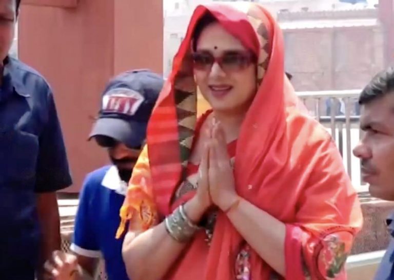 Meenakshi Seshadri Offers Prayers At Puri Jagannath Temple During Odisha Visit