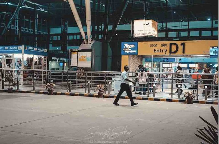 GST Officials Seize 20Kg Gold At Bhubaneswar Airport; Businessmen Detained