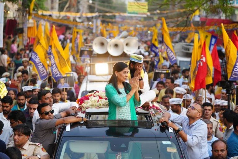 Sunita Kejriwal roadshow