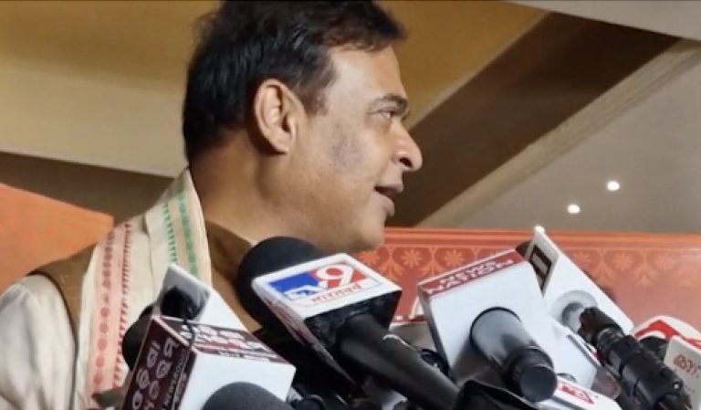 Is There No Odia To Hold Mic For Odisha CM Naveen Patnaik? Ask Himanta Biswa Sarma