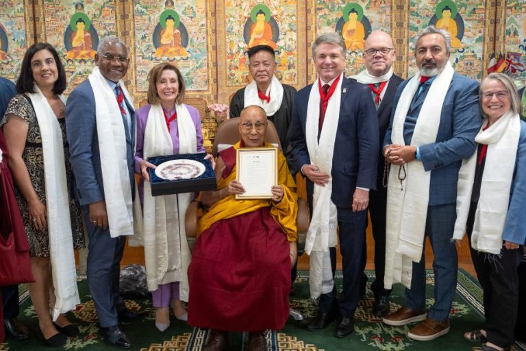US team meets dalai Lama