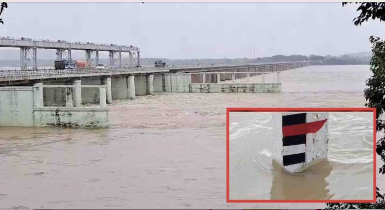 Mahanadi Floodwater Reaches Mundali Barrage In Cuttack, Water Level Below Danger Mark