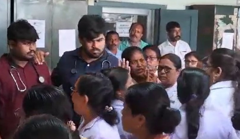 House Surgeons Of Cuttack SCBMCH Threaten Cease-Work Stir After Face-Off With Nurses