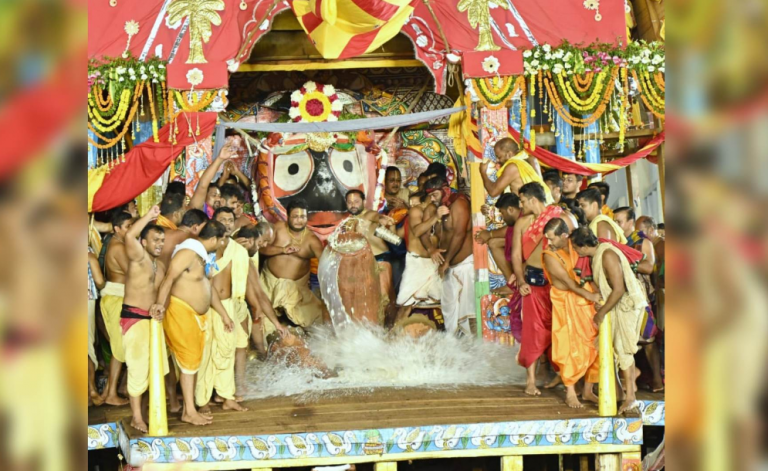 Lords Of Puri Jagannath Temple Relish Special Sweet Drink During ‘Adhara Pana’ Ritual On Chariots; Niladree Bije Tomorrow