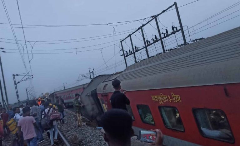 Howrah-Mumbai Mail Derailment: 11 Trains Cancelled, 17 Diverted; Check Details