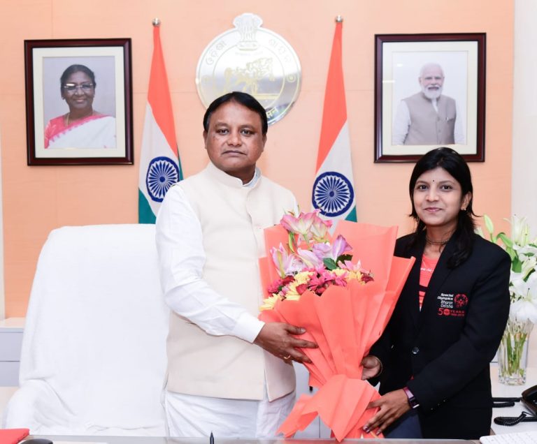 Odisha CM Felicitates Mountaineer Bibharani Patra