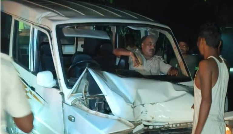 5 Policemen Injured As Van Hits Tree While Chasing Cattle Smugglers In Odisha’s Dhenkanal