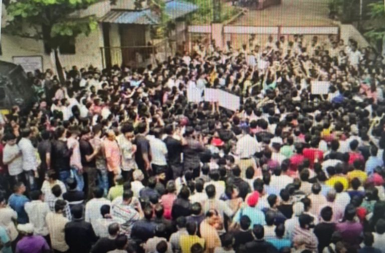 Thane, Maharashtra: Sweeper Sexually Assaults Two 4-Year-Old Girls In School Bathroom, Bandh Hits Train Services & Police Inspector Suspended