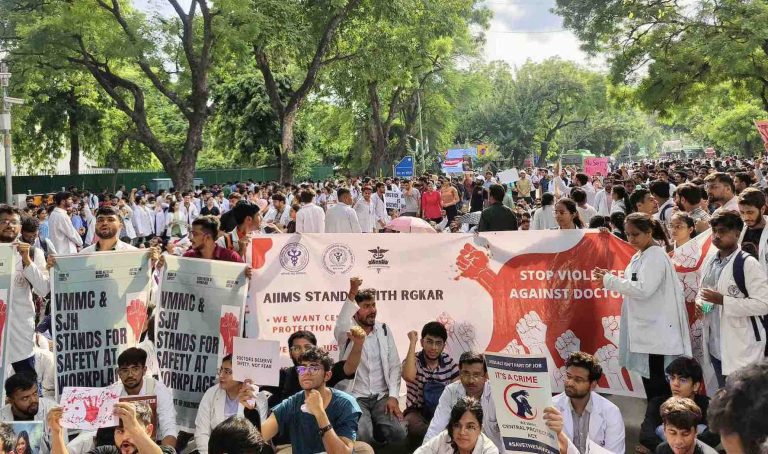 Kolkata Rape & Murder: Delhi Medics To Run Free OPD Services On Road In Front Of Health Ministry Building