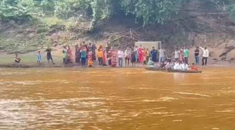 Odisha MLA Rows Across River To Visit Village & Hear People’s Grievances