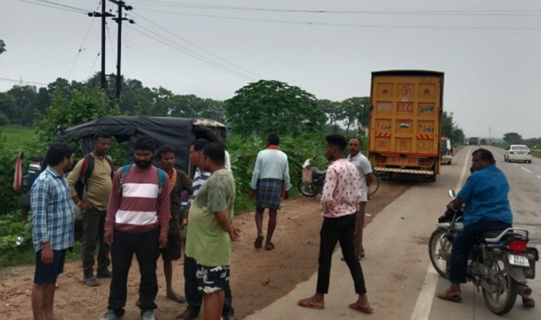 3 School Students Critical As Truck Hits Autorickshaw In Odisha’s Sambalpur