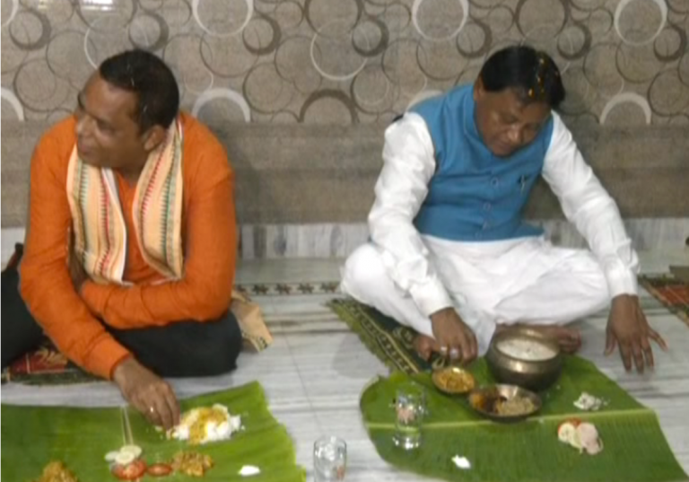 Odisha CM Relishes Traditional ‘Ghanta’ At BJP Worker’s House In Bhubaneswar