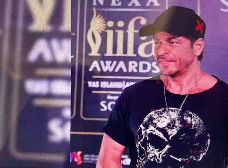 Shah Rukh Khan Woos Fans With Short Haircut; Is It For A New Role?