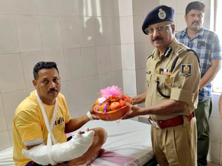 Odisha DGP Meets Constable Who Sustained Severe Palm Injury While Saving Woman From Fatal Attack
