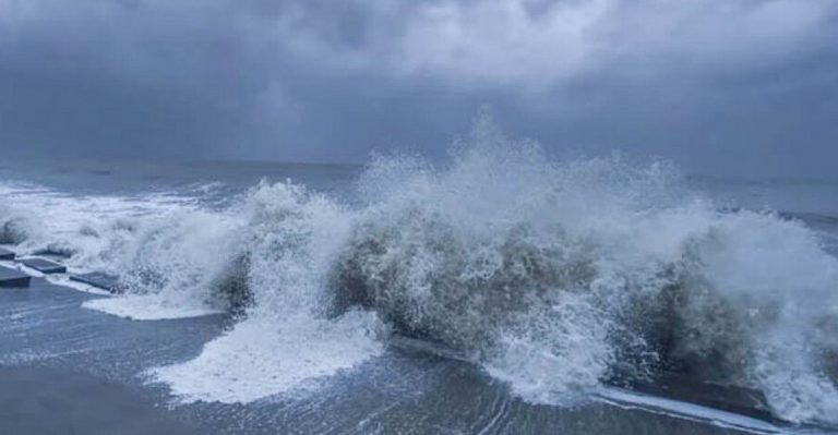 Odisha Govt Sets Up 5000 Relief Centres, Accelerates Evacuation Ahead Of Cyclone ‘Dana’ Landfall