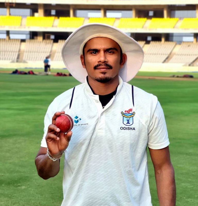 Govinda Poddar 4 wkts