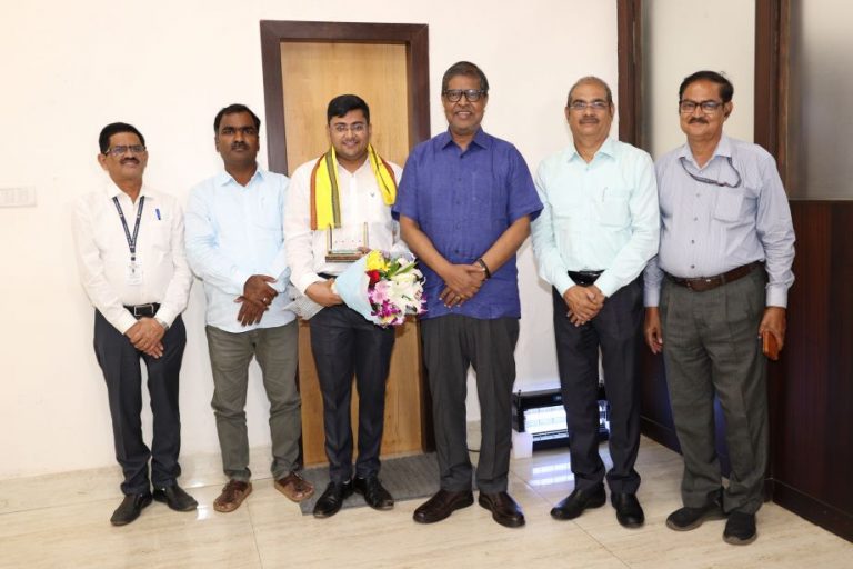 SOA alumni cracks OCS