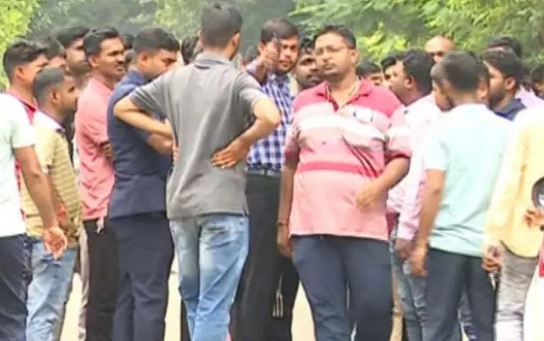Job Aspirants Protest At Odisha Minister’s Residence Alleging Irregularities In RI, Amin Recruitment Exam
