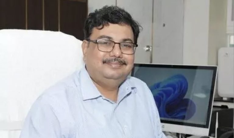 CBI Traps Waltair DRM Saurabh Prasad Accepting Rs 25 Lakh Bribe In Mumbai