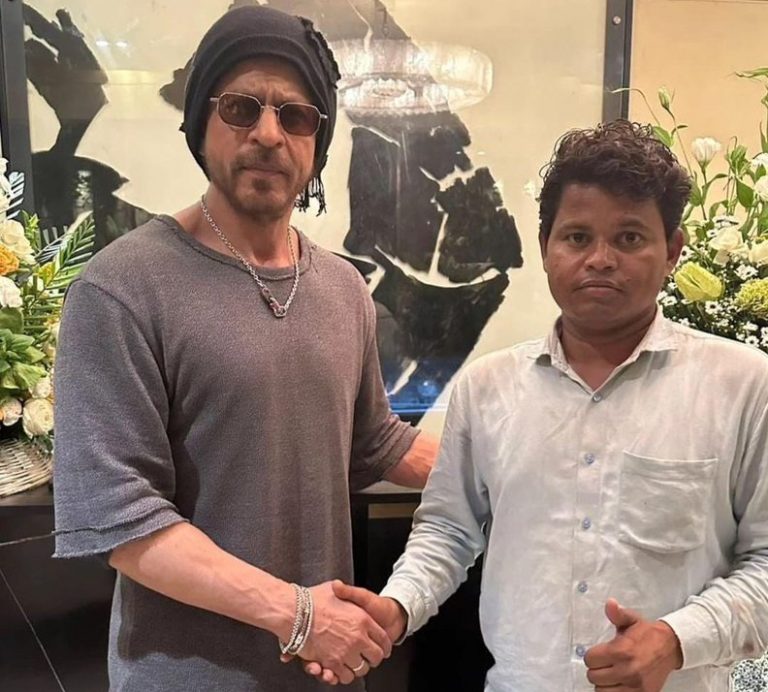 Shah Rukh Khan Meets Fan Who Waited Outside Mannat For 95 Days