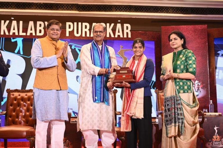 Pratyasa Ray gets Ekalabya Puraskar