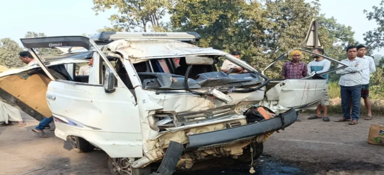 7 Killed, 4 Critical As Van Rams Into Trailer In Odisha’s Sundargarh