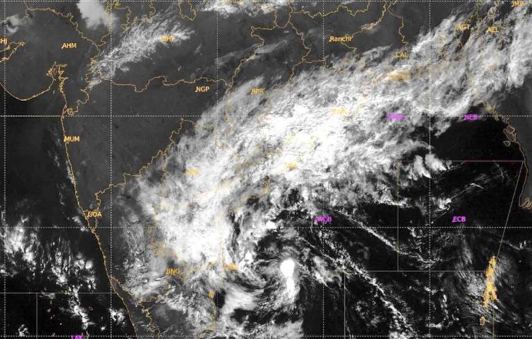 Odisha Experiences Wet Christmas Amid Heavy Rain Warning; Dense Fog For 2 Days